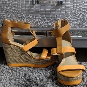 ✨2for$18✨Antonio Melani Mango and Tan Wedges